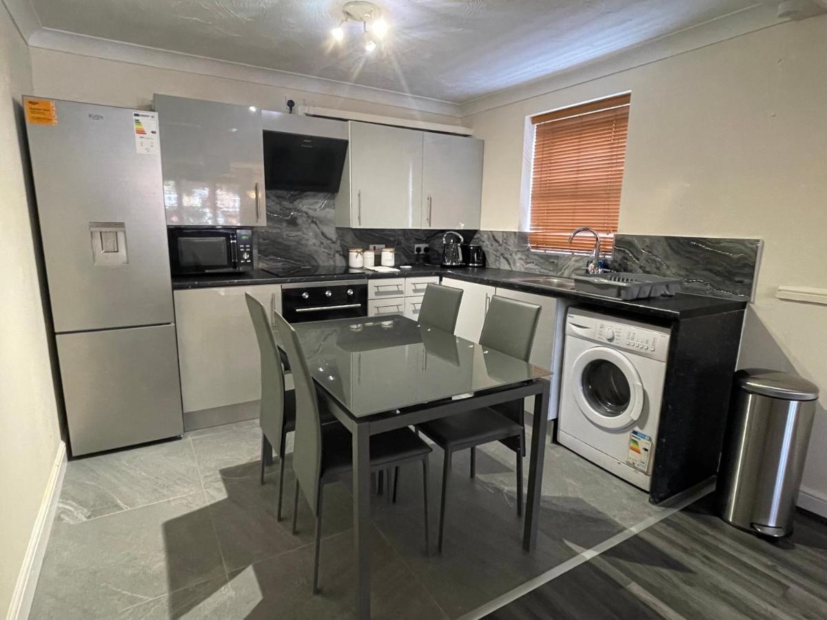 The Regency Entire 1 Bedroom Flat Accomodation Leicester Bagian luar foto